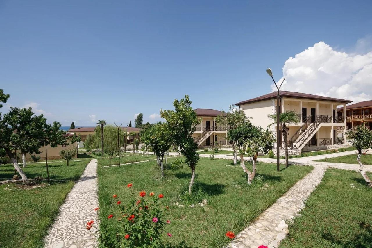 Hotel Paradise Sukhumi Exterior photo